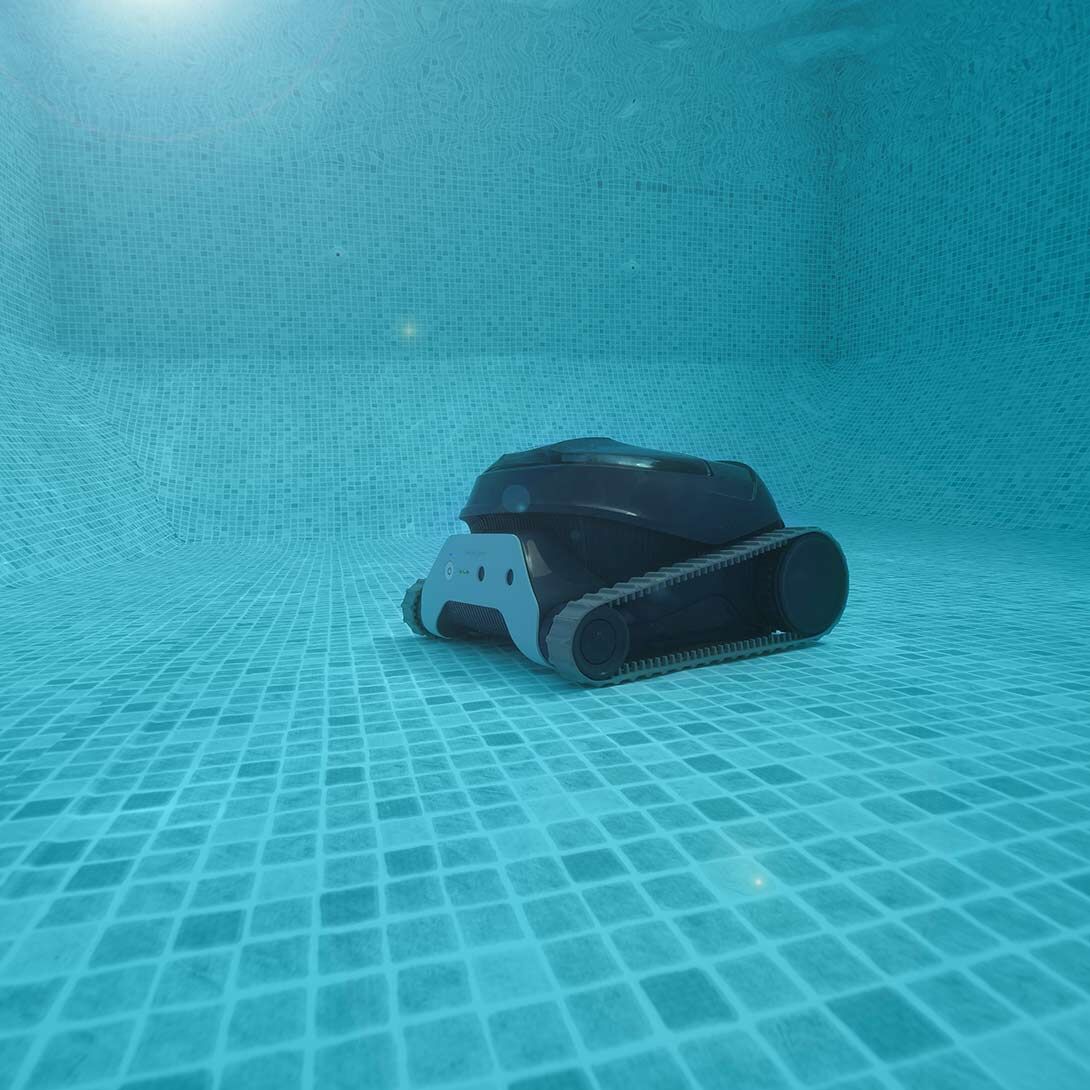Dolphin LIBERTY™ 300 Cordless Robotic Cleaner